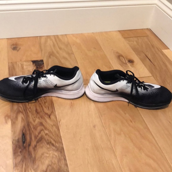 Nike RunFast worn once size 8.5 black and white - Picture 3 of 4